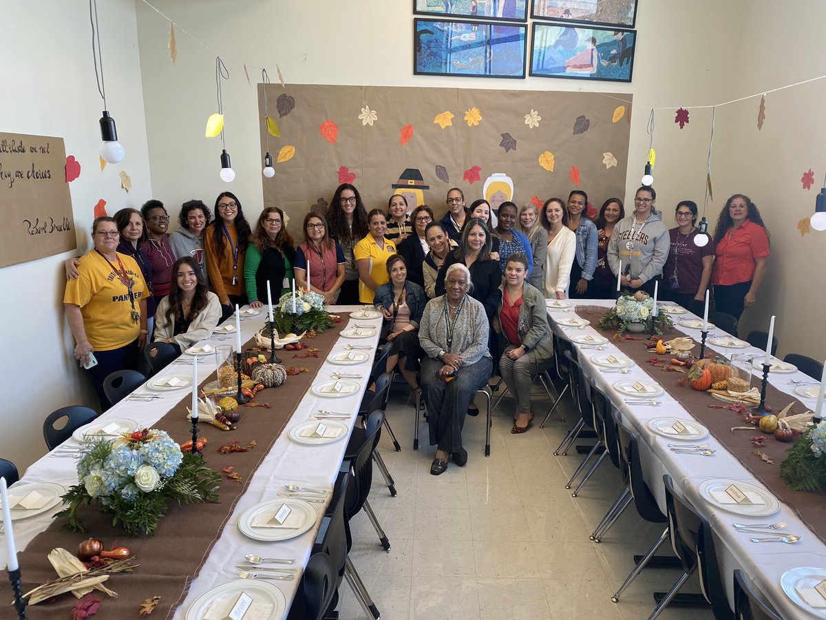 EmTeaches's tweet photo. So thankful for my elementary team! https://t.co/hzV8OpKGWj