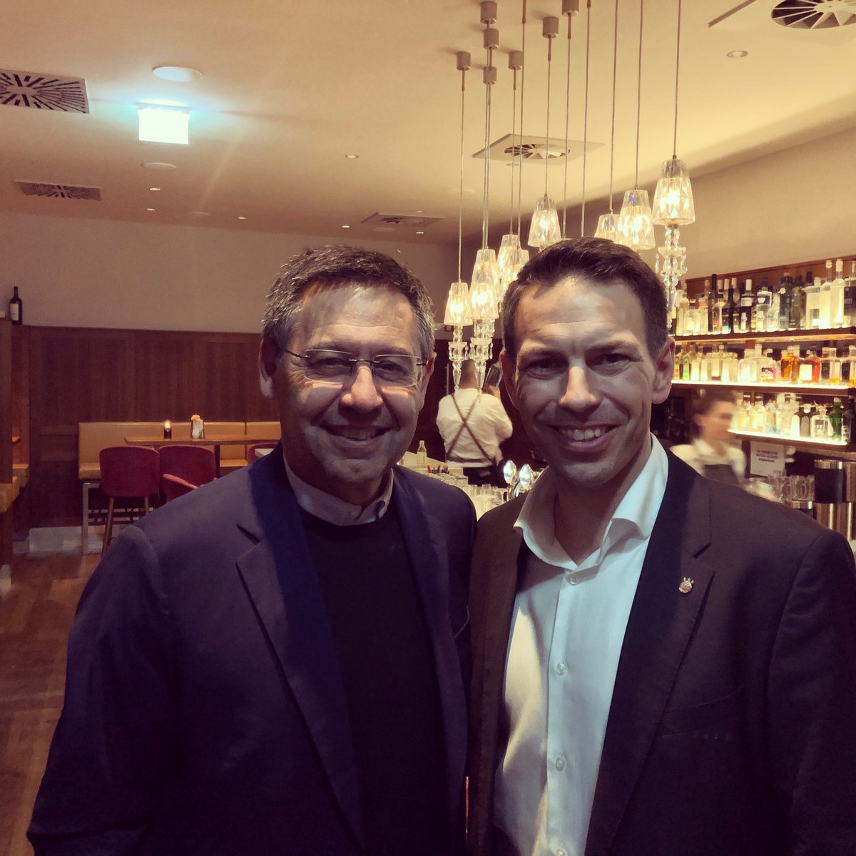 ChPeschek's tweet image. Sehr netter Austausch mit @FCBarcelona Präsident Josep Maria Bartomeu @skrapid #internationalisierung #scr2019