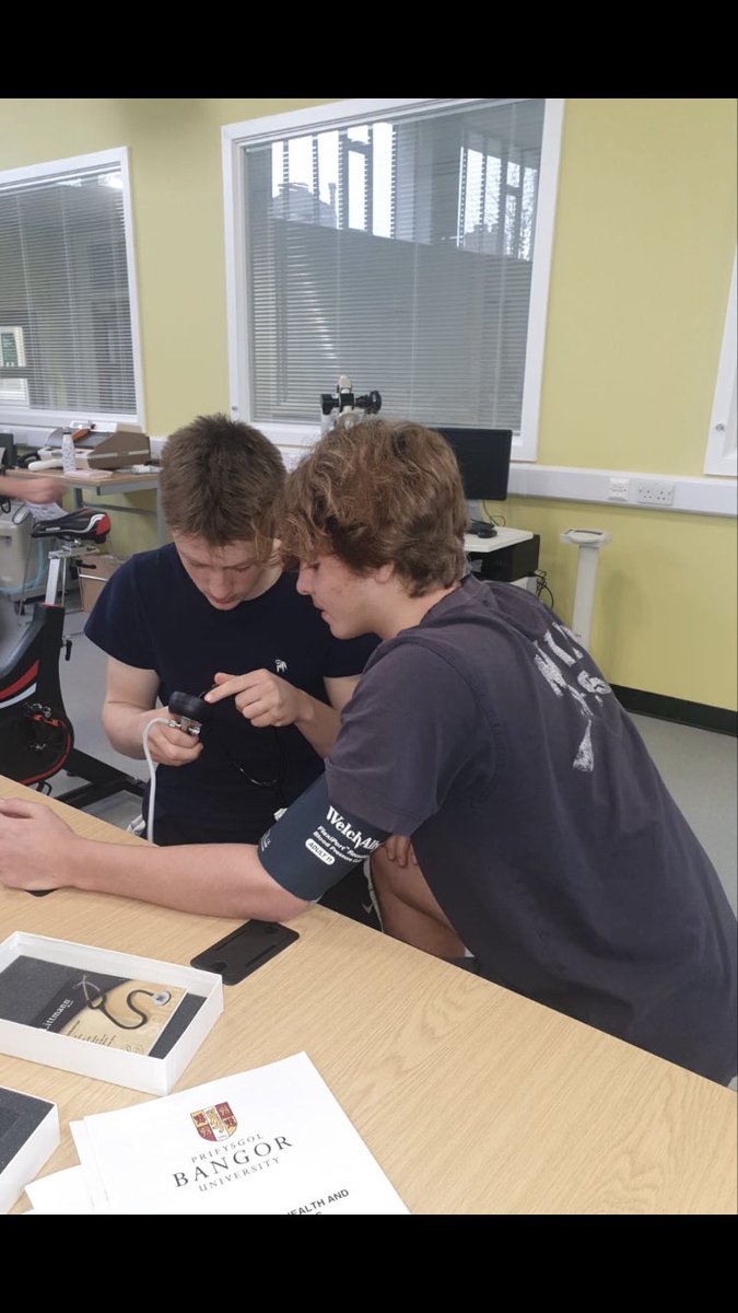 MrlycettPE's tweet photo. Such an informative day for our @StDavidsCollege 6th Sports Students @SportSciBangor a valuable on-site to the next steps of their education as well as real hands on learning. Many thanks @BangorUni we’ll be back with the next batch next year! #sportscience #handsomlearning https://t.co/n5TLdTY8Re