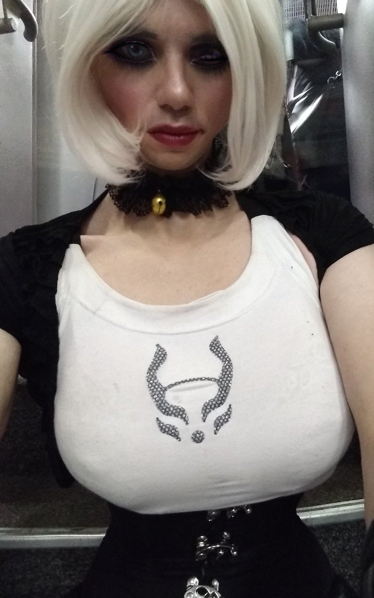 Chiisuigintou's tweet photo. I love public transportation.
Taking public transportation is more social.❤️💋

#cybergoth #gothfashion
#veganshoes #ghotthot
#gothgirlsdoitbetter #sceneslut #darkfasion  #alternativegirl
#goth #alternativefashion #altgirl #セクシー #ちょっとでもいいなと思ったら #小悪魔 https://t.co/XSTws5jZY7