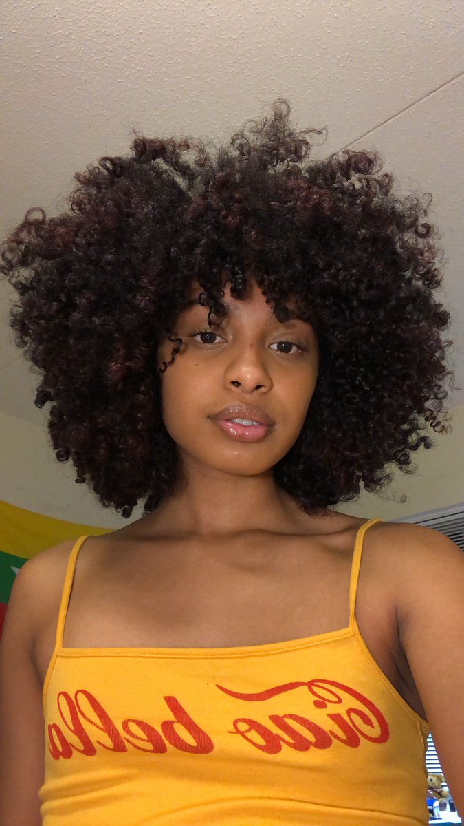 QueenofFro's tweet photo. 🌞Just some curls for your timeline 🌸 https://t.co/BbKEcE4qnZ