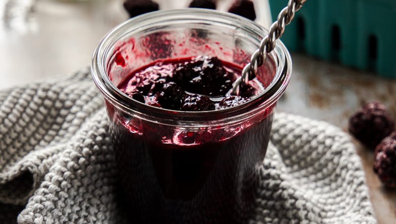 sugarsaltmagic's tweet photo. Remember that rice pudding I posted the other day? I dolloped spoonfuls of this Blackberry compote on it and it was so, so good 😋 

https://t.co/kjt6vw92ou
#berries #blackberries #blackberry #compote #homemadejam #foodgifts https://t.co/m2mYeTLZ8l