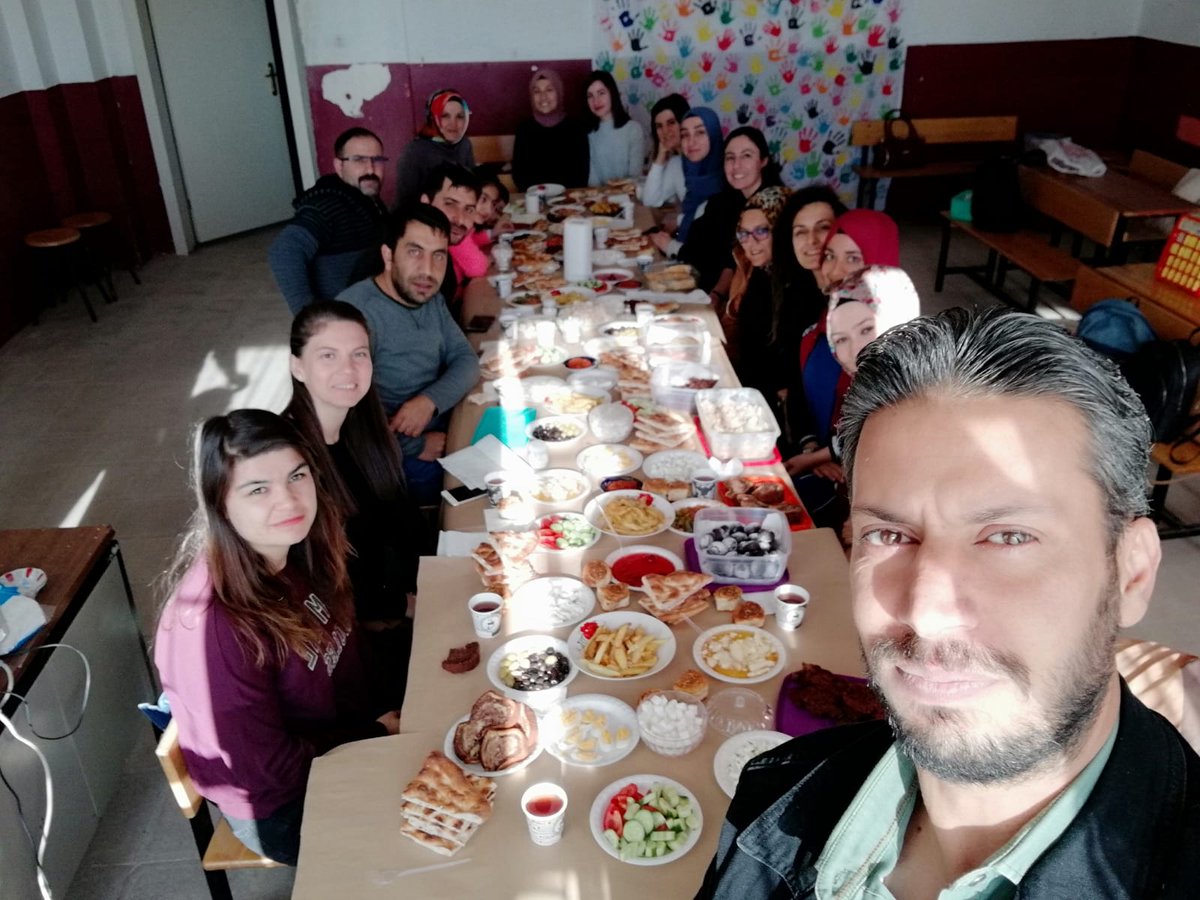 Seminer programında bizi okulca ağırlayan Alakır İlkokulu Müdürü Zekai Gözel ve öğretmenlerine teşekkür ederiz.🙏🙏