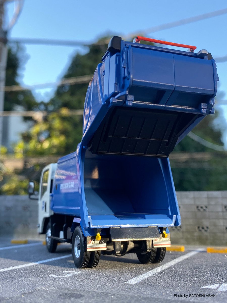 I love 働く車ミニカー】 『 いすゞ エルフ 清掃車 東京23区 』 1/43