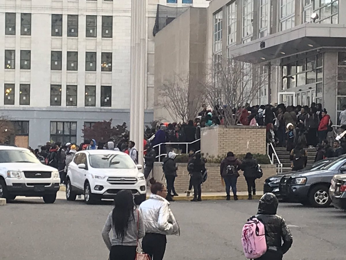 Rejazz2015's tweet photo. @SDPHite @PHLschools Please consider a new location/venue for this event next year as the line of perspective students was starting to wrap around the building as of 4pm.  I saw some students and parents turn away because of the line😭‼️ https://t.co/Btk3b29V0v