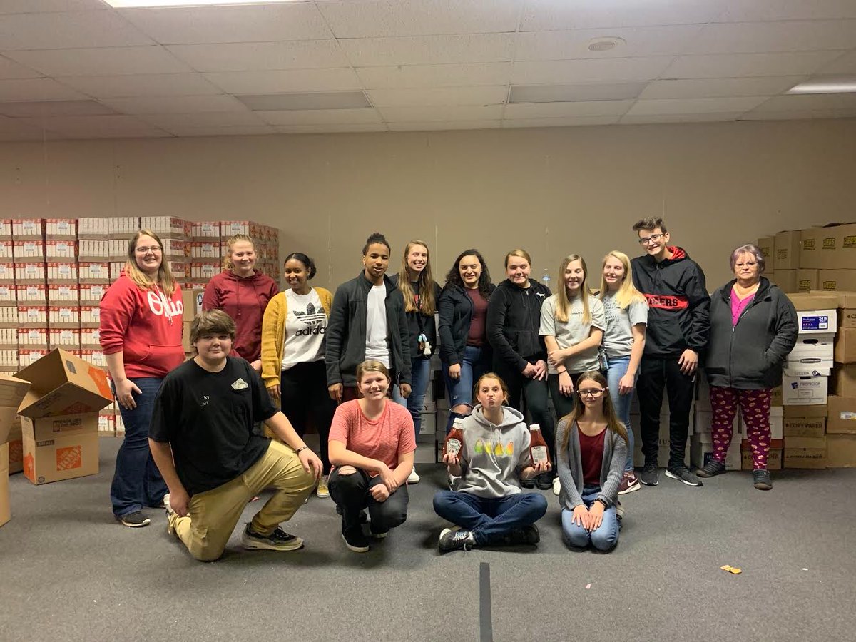 Key Club packing food boxes for those in need for Thanksgiving!