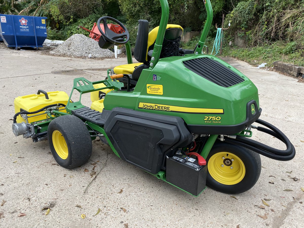 DmacDeere's tweet photo. #demoday The all new @JohnDeere 2750 hybrid is making the rounds in the Houston area. #johndeeregolf https://t.co/yTF9D2QmDN
