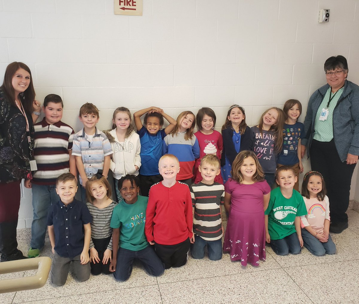 MrsLyndaker1's tweet photo. Our class picture! Love these kiddos❤ https://t.co/P7b08xWzrP