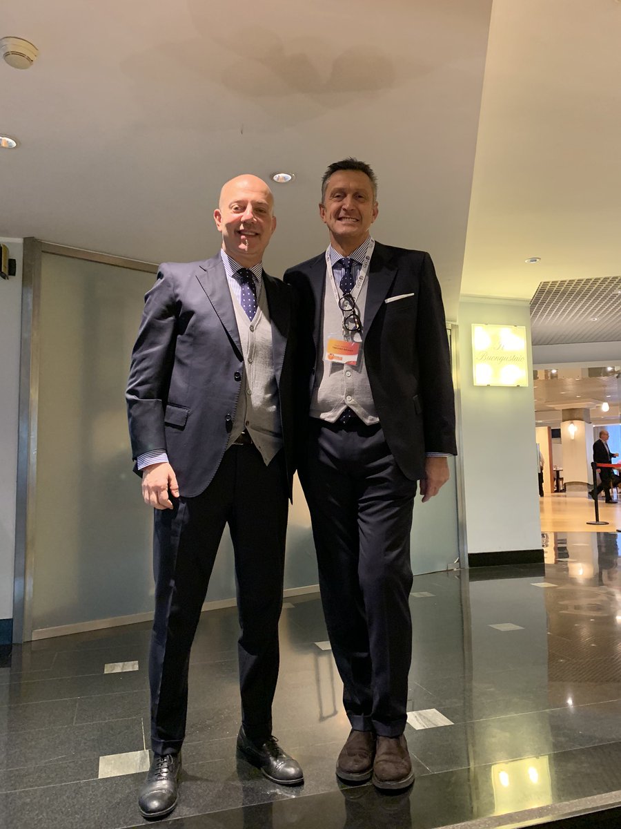 DIGIOMAR's tweet photo. Quando due grandi team si incontrano, la passione si trasforma in energia. #Grazie #Axactor e #TVB per avermi dato la possibilità di creare momenti #disruptive al #cvday #13cvday #creditvillage https://t.co/ul89STX4VH