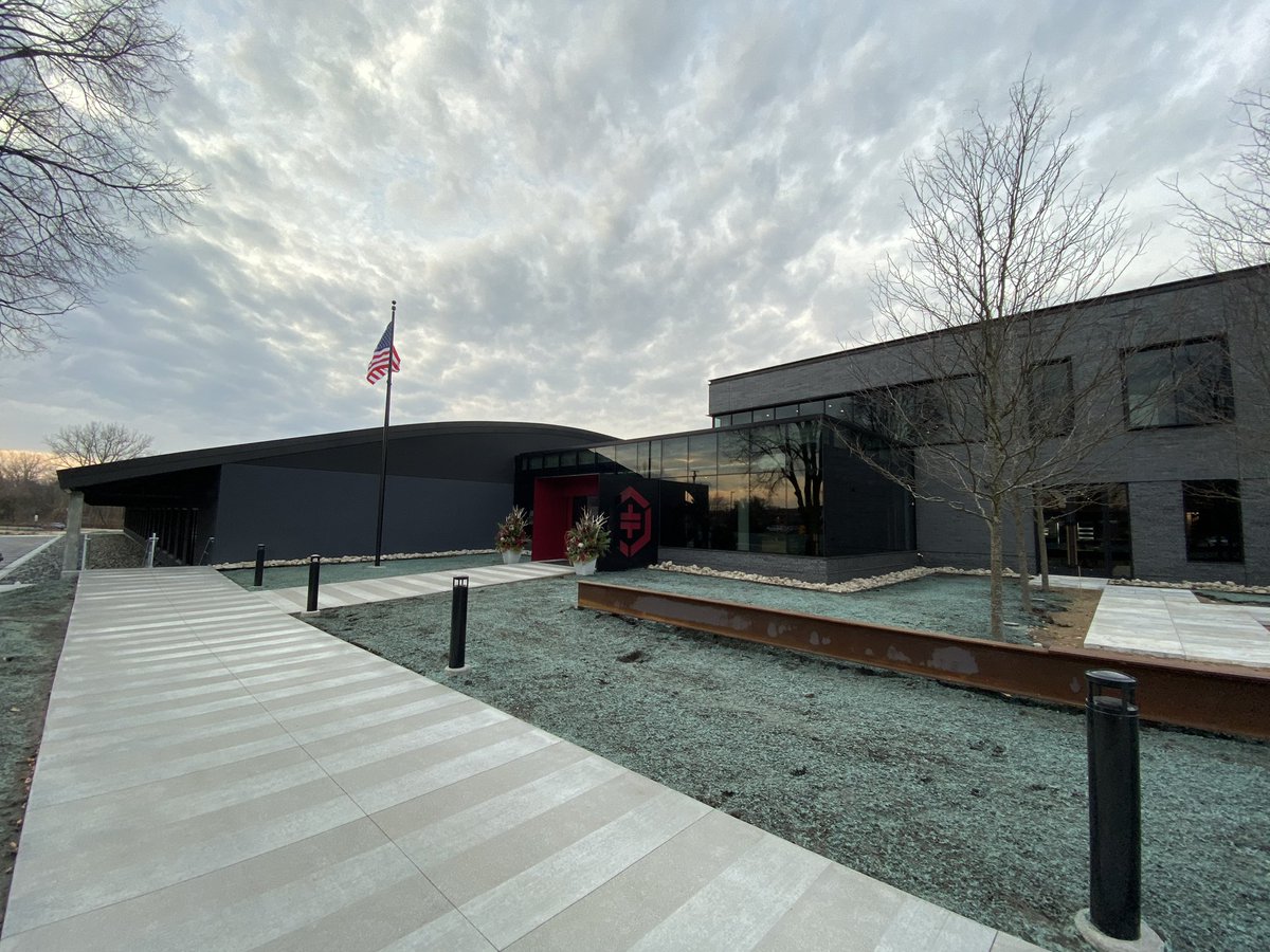 GrowRoseville's tweet photo. Congratulations to @McGoughCompany on the grand opening of their new headquarters in @RosevilleMN! Innovative project fusing rehab of an old trucking terminal with a new modern office. Outstanding investment in the community! https://t.co/wPXpKvaxvu