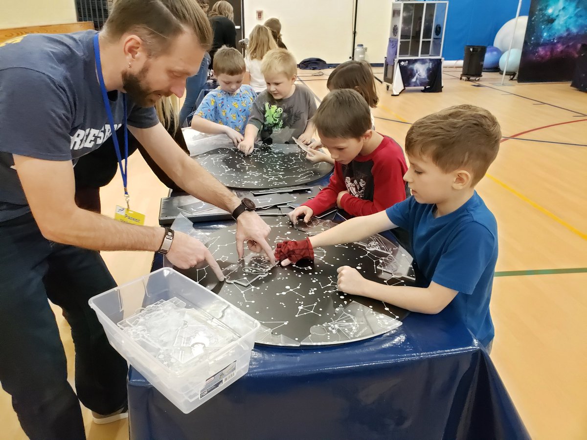 MrsPaden1st's tweet image. We &quot;Uncovered the Universe&quot; today with @COSI!! I had 2 Ss run up to me! &quot;Did you know it takes Mercury 88 days to go around the sun?!?! &amp;amp; the Earth a whole year?!?!?!&quot; &amp;amp; then they ran away to explore a new station! Awesome! @mrsnagaj @AndMpdne @StreetsboroES 💛🚀#rocketexplorers