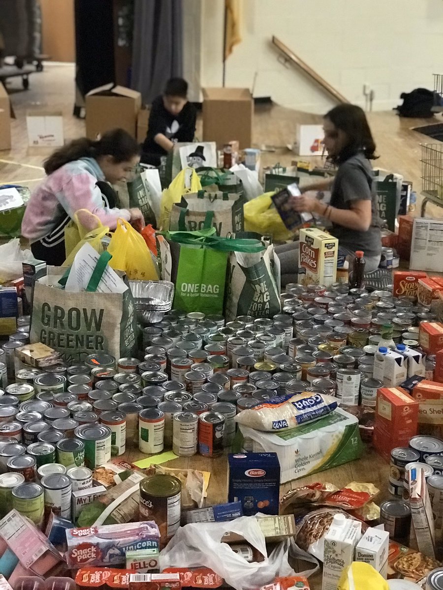 Make-A-Meal 2019 with the Student Council crew. ✅ Congrats to Mrs. Gray’s class on being the top donators with 242 nonperishable food items! 🦃