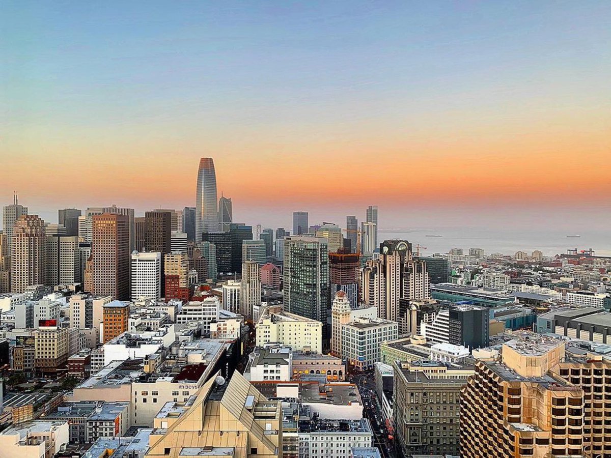 When the sun goes down, we glow up. #cityscapesf 📸: <a href="/luisarmandrake/">Luisarmandrake</a>