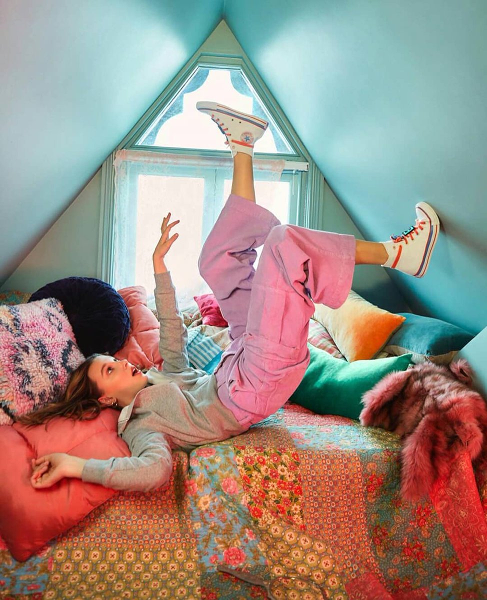 babemagazinemx's tweet photo. Nuestro armario pide a gritos la nueva colección de @Converse X @Milliestopshate 🍩🍬🍭🍬🍿 #ConverseXMBB #converse #milliebobbybrown https://t.co/ooSI4OTk9V