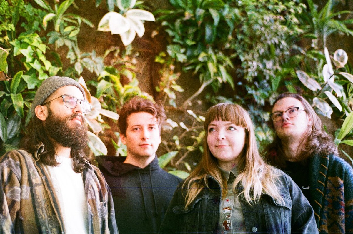 wolfinasuitblog's tweet photo. #MusicVideo: "Wax & Digital" by @BASEREVOLVmusic at https://t.co/cwdMpzi84R #waxanddigital #basementrevolver #Canada #NewMusicAlert #indie #indiemusic #indiepop #indierock #wolfinasuit #NewMusic #musicblog https://t.co/Yix0lXkPoJ