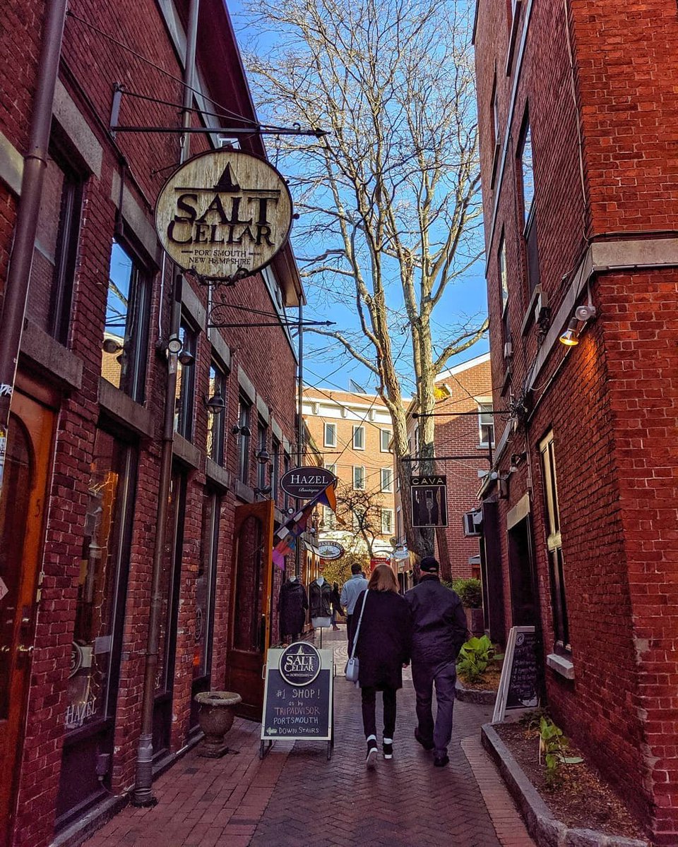 We never get tired of seeing pictures of our cozy Portsmouth, NH location. ♥️

#saltcellar #saltboutique #smallbusiness #newengland #salt #seasalt #himalayansalt #saltlamp #himalayansaltlamp #homedecor #seasaltscrub #gourmet #hautecuisine #savory #indulge #food

photo: klaudii88