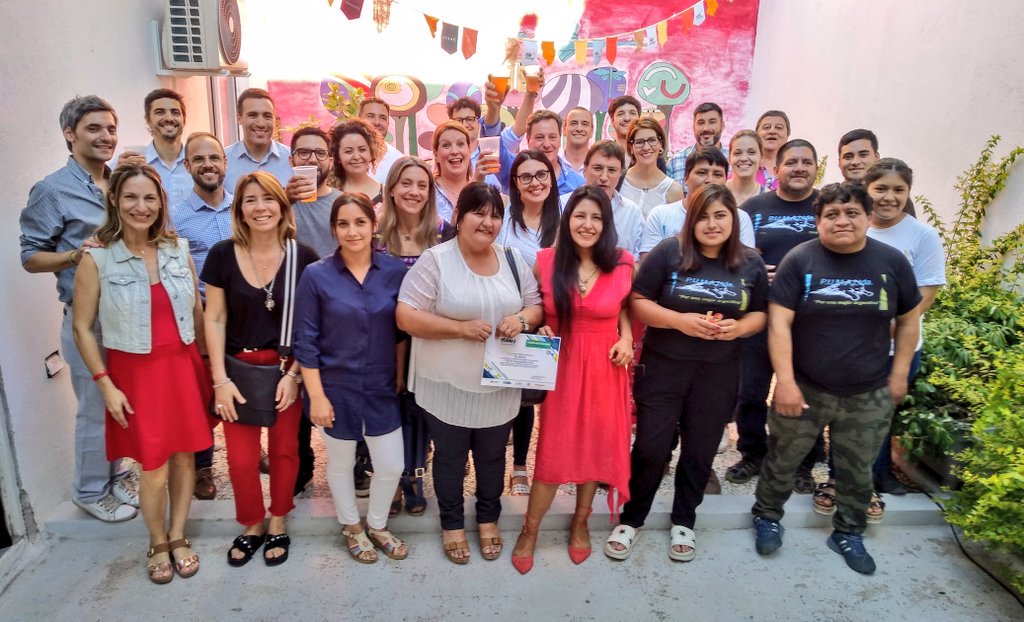 Los ganadores de los premios monetarios del #TopXV son:
1° Dotcom
2° Cooperativa El Arca
3° EME Hogar
4° Alter Energy

¡Felicitaciones a los 14 emprendimientos que finalizaron este proceso de incubación que duró 8 meses! Y gracias a Shell por acompañarnos
#DesafioEmprendedor