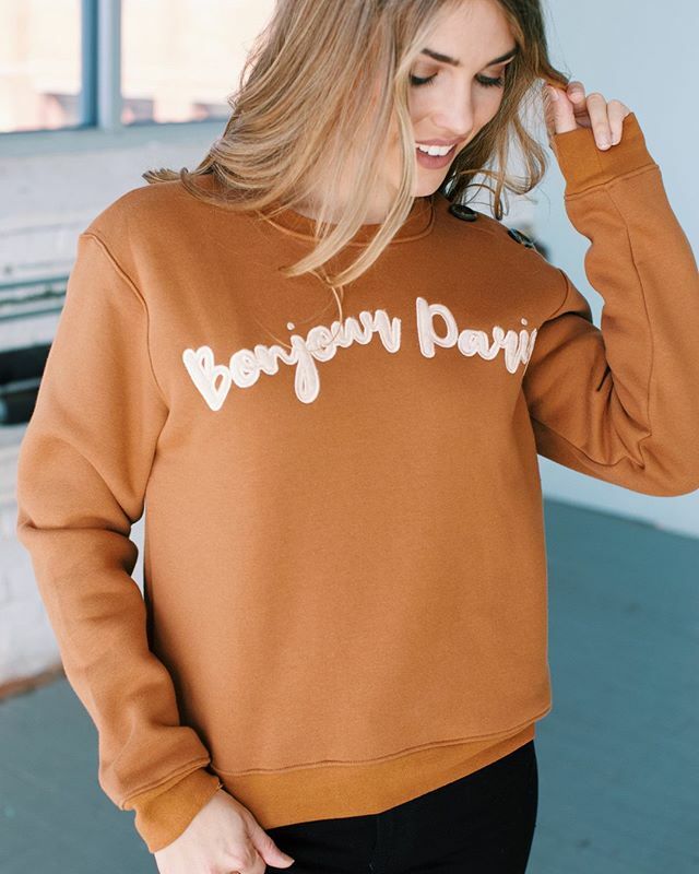 Bonjour! ☀️ this camel sweatshirt is everything you need to be trendy + cute this holiday season!! Get this top for 20% off using code: Nov20 ⠀⠀⠀⠀⠀⠀⠀⠀⠀
⠀⠀⠀⠀⠀⠀⠀⠀⠀
#nmclothingco ift.tt/2KF8ElI