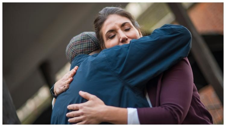 A recent study reveals 63% of people feel lonely at some point. You know, reaching out to someone this winter is something I am getting ready to deliver on, bringing a sense of inclusion to lonely veterans this season. 
bit.ly/346V42e #lonely #winter #befrienderbear;
