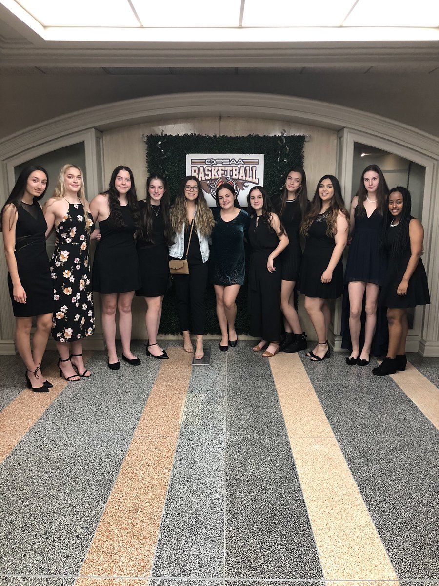 We’ve arrived in style ! Our lady lions at the OFSAA banquet! #prettygritty <a href="/lionsnewstoday/">St. James CHS</a>