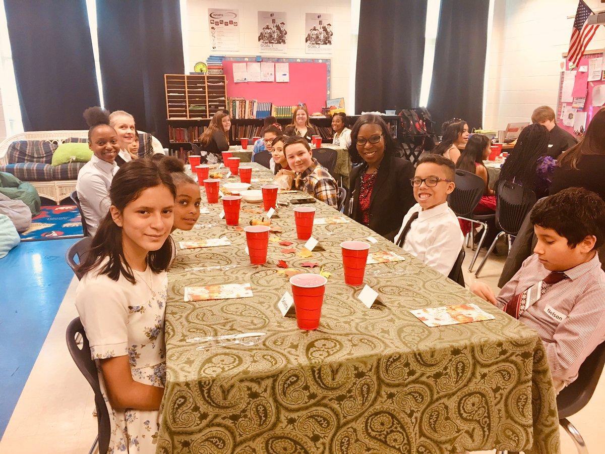 Great time chatting with students at Bellwood’s Lunch with the Future! #oneCCPS @BellwoodBulldog
