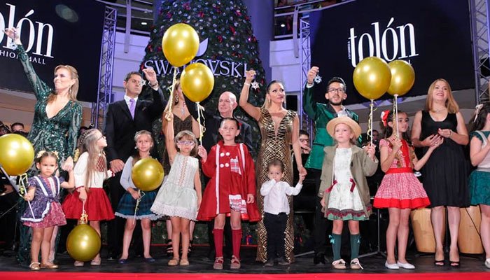 Arumbear's tweet photo. tolón FASHION MALL llenó de brillo el inicio de la temporada decembrina. https://t.co/Dd2OP5BmtI @tolon_FM #tolonFashionMall #StarGlam @Gerardinarusso @lingyipont https://t.co/o15beuRi5B https://t.co/1qP2PdueRN