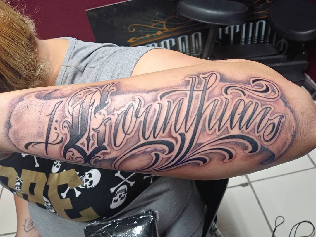 MonsterSteel's tweet image. Script work by @tatuaje_enojado on Instagram

#themonstersteel #tattoosupply #piercingsupply #scripttattoo #letteringtattoo #blackandgrey #blackandgreytattoo