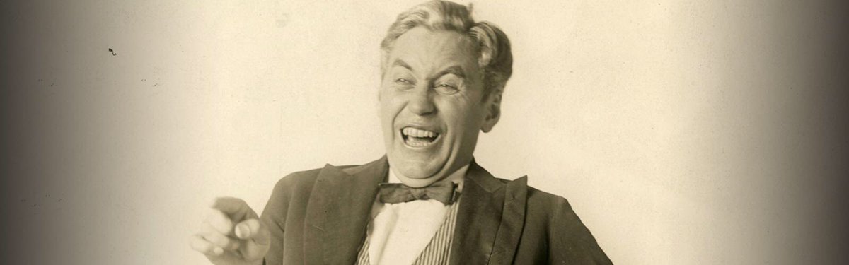  #LesCinéastesDuHangarRangée 8170 - MACK SENNETT17 janvier 1880 - 5 novembre 1960(U.S.A)Réalisateur et/ou acteur - The Curtain Paul (09)- La Sirène (1912)- Barney Oldfields Race for a Life (13)- Le Roman Comique de Charlot et Lolotte (14)- Pour Gagner sa Vie (14)