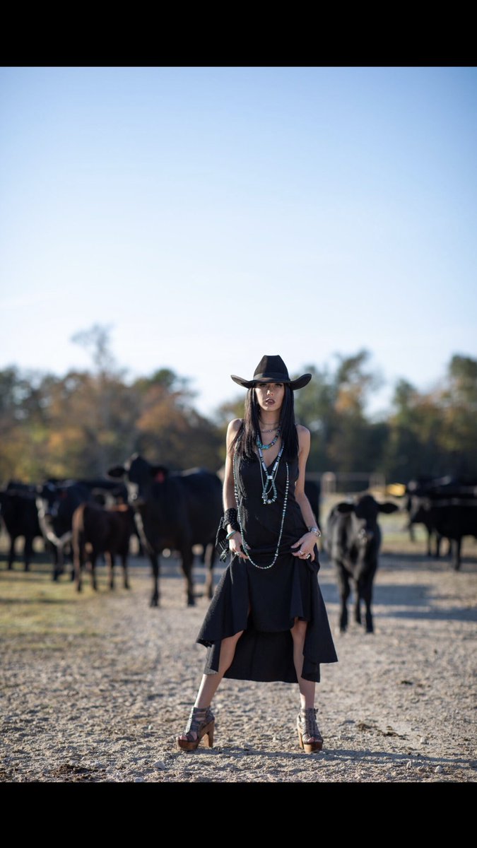 JessicaCate2011's tweet photo. ....obsessing while preparing for the next shoot ๐ธ๐คฉ... BIG (&risque) things to come! ๐ #bossbabe #buildingmyempire #westernwearmodel #allthingstexas #youglowgirl #ranchmodel #iwantitigotit https://t.co/3VJnNKkmmu