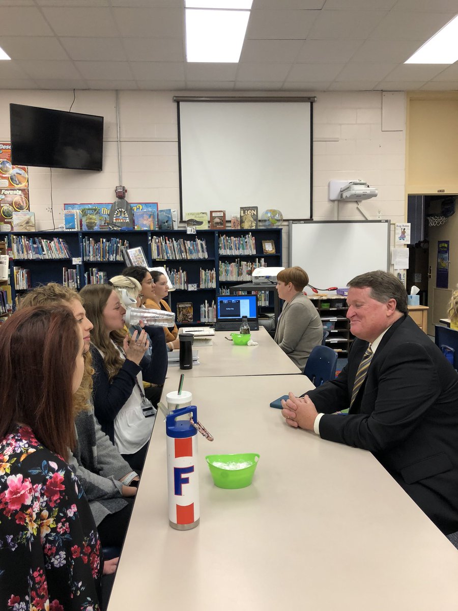 So thankful for these principals from @AlachuaSchools that gave up their time tonight to spend with our interns! They shared helpful tips and important advice for these future teachers #teacherpreparation #education #schoolpartnerships