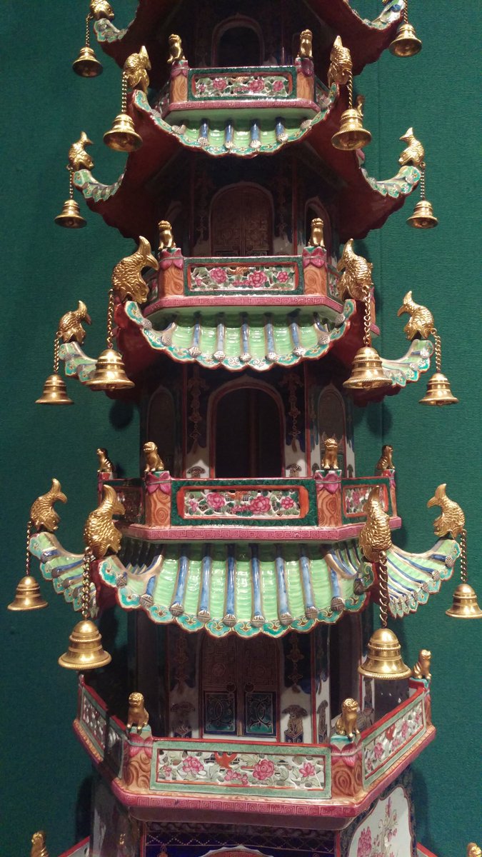 Admired #objects of #oriental splendor tonight. Part of the amazing #GeorgeIV #exhibition at the Queen's #gallery <a href="/RCT/">Royal Collection Trust</a>