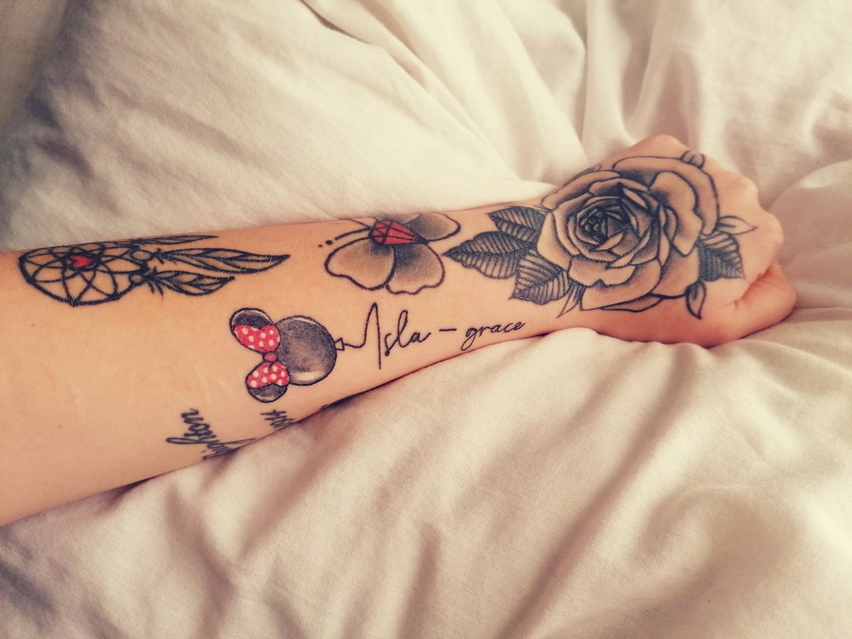 Chloeja47468939's tweet photo. What should I get next? 🤔
I need ideas 💁 show me yours 😁
#tattoo #tattoos #handtattoo #hands #arm #INK #INKED #Inktober2019 #retweet #follow #tattooart #tattoolife #tattooed #rose #minniemouse #Butterfly #Dreamcatcher #love #tattoolove #arms #inkedarm #WednesdayThoughts https://t.co/S3BybX268g