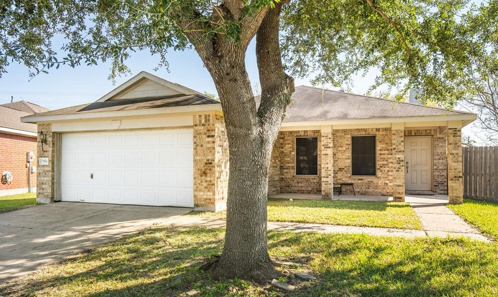 scurlockgroup's tweet photo. JUST LISTED!!🎉

Don't miss this lovely 4 bed, 2 bath home located in the neighborhood of Meadowlake Village in Baytown!

#thescurlockgroup #closewithcody #justlisted #baytown #realestate #kw

Listing Brokered By: Keller Williams Clear Lake / NASA https://t.co/0lXG5hYeCL