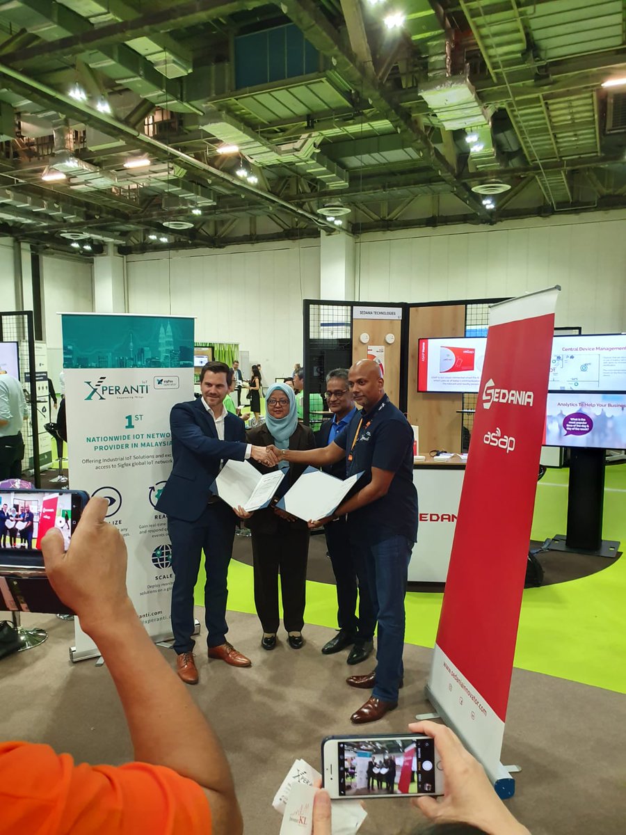 matrade's tweet image. Sedania Innovator Bhd, a company under MATRADE&apos;s #MidTierCompaniesDevelopmentProgramme, launched an IoT fire alarm device for residential &amp;amp; commercial use that operates on wifi &amp;amp; 0G network at @sigfox in Singapore. Congrats @SedaniaInovator for showcasing Msian capabilities!
