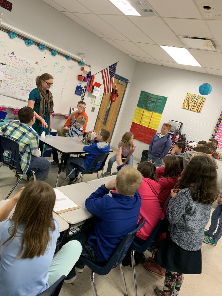 SLJonesy81's tweet photo. When your backpack leader is Ah-mazing, your students get to experience coding in a whole new way! #ccbulldogs #berrymanrocks https://t.co/wydriiKsqi