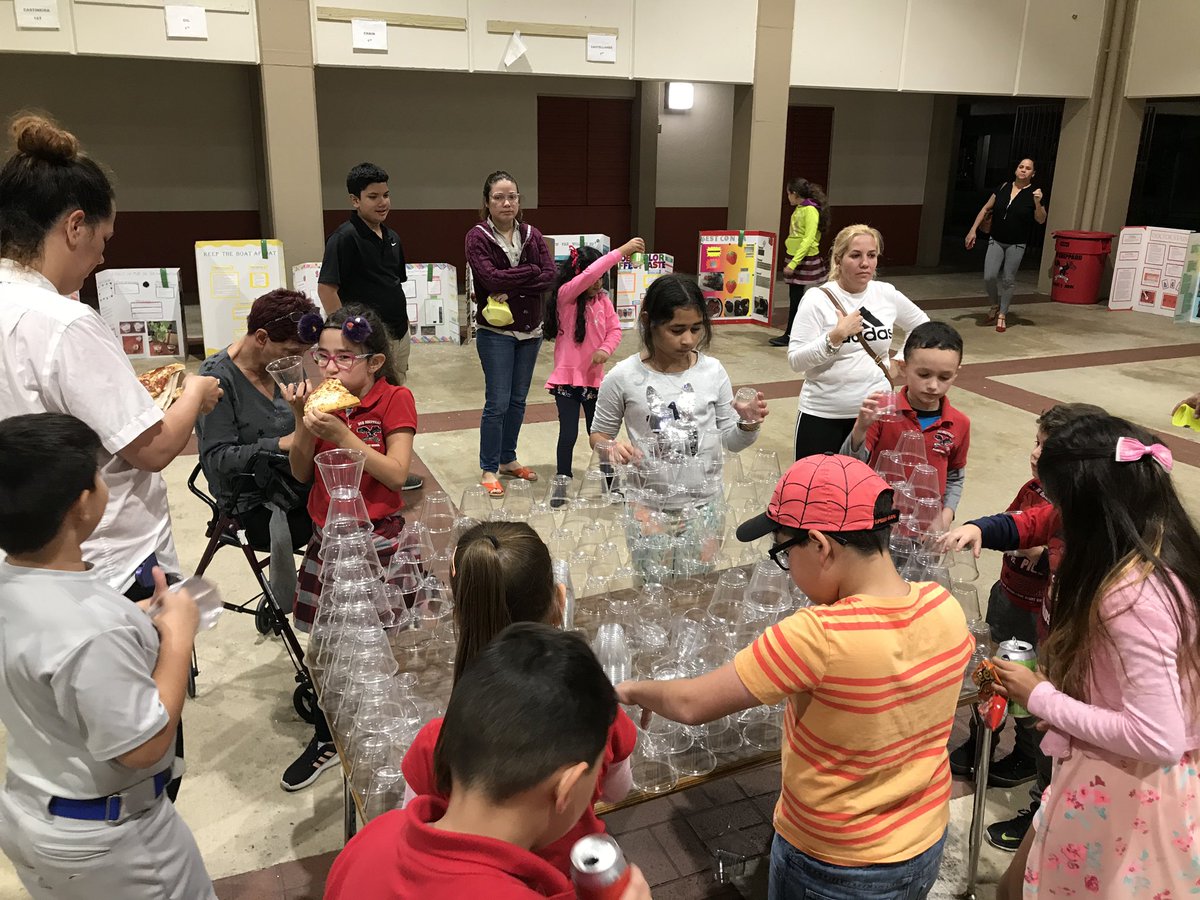 RoanTheTeacher's tweet photo. STEM Night @BenSheppardES @STEMDesignation @MiamiSup @MDCPS https://t.co/v3dtju0GZQ