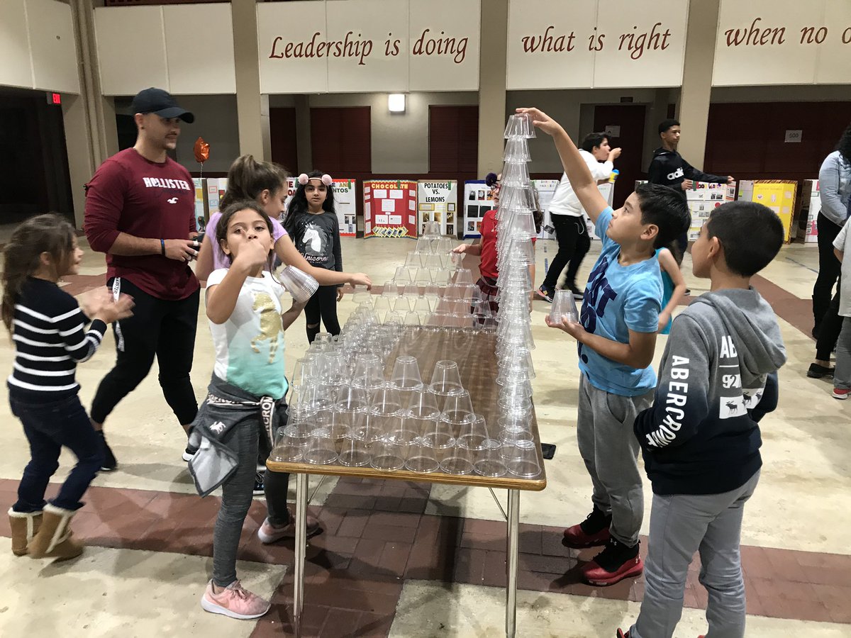 RoanTheTeacher's tweet photo. STEM Night @BenSheppardES @STEMDesignation @MiamiSup @MDCPS https://t.co/v3dtju0GZQ
