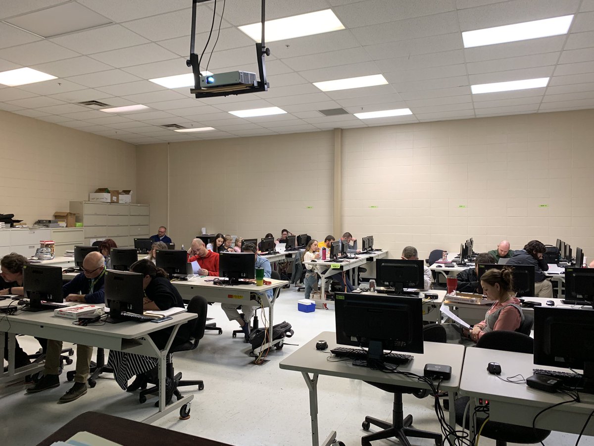 KamSlateGC's tweet photo. Shoutout to all of the dedicated @GCMusketeers teachers and principals that stayed after school today to learn some new reading strategies with us. @mrcollinsGCHS and I had a great evening with all of you! #GCMusketeerMindset https://t.co/vpfirI4N1V