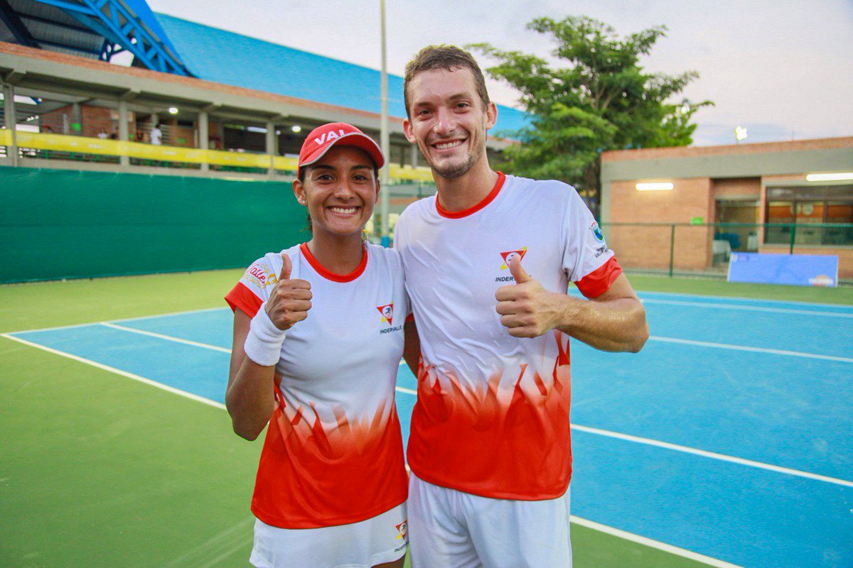 🏅🏅¡Somos Valle! ¡Somos ORO!

Orgulloso de darle dos medallas de oro a nuestra región en los #juegosnacionales2019, en dobles masculino junto a Nicolás Barrientos y en dobles mixtos junto a Yuliana Lizarazo #Terminator #Latco #Head #Solinco
Imágenes @indervalle y @matchtenis