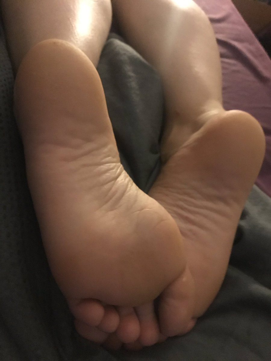 TheSoleGoddess's tweet photo. @rt_feet @mistresssamira_ @GoddessScarle18 @Toetal_Vixen @lollisoles11 @GODDESSLEELEEE @lunassoles2 @lilfeet679 @MistressSUCCUB1 @RianaRyder @GoddessBunny7 @coddess7510 @lisaemarie1 @SVander79 @dommefiercefeet @Sweetnpetitexo Thank you ❤️, some bedtime soles to celebrate 💋 https://t.co/mRJfSPEzm0