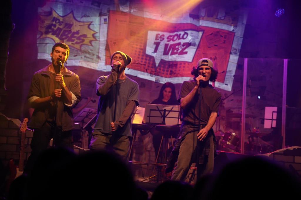 Pueblum's tweet photo. Pilar recibe a “Raíces”, una original ópera rock con las canciones de “Árbol” https://t.co/rqLGwDkj4T https://t.co/wDZzxa2juw