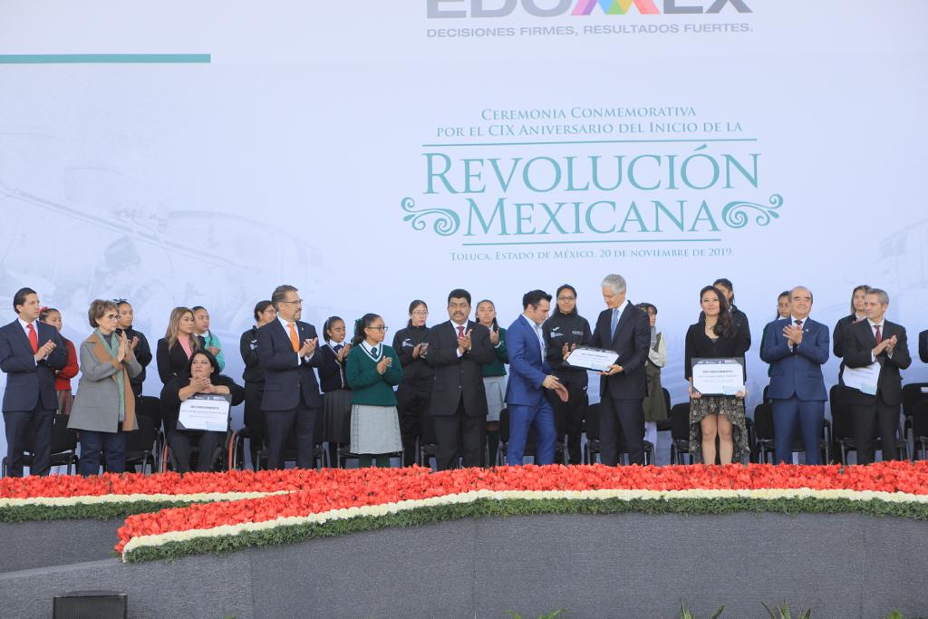 Como presidente de la mesa directiva de la #LXLegislaturaMexiquense  asistí a la ceremonia conmemorativa por el CIX Aniversario del Inicio de la #RevoluciónMexicana, evento en el que se hizo entrega del Premio Estatal del Deporte, en Toluca. 
#Edoméx