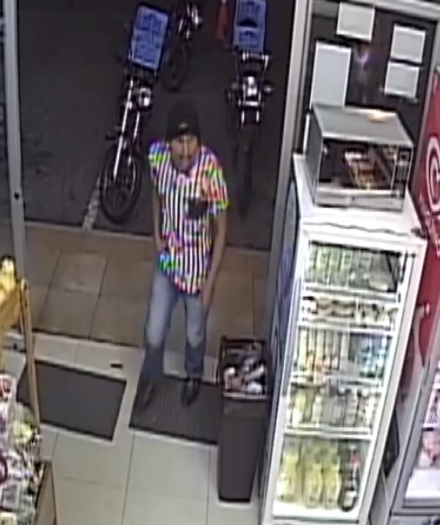 Urb_ViaLaCosta's tweet image. #hastacuando @PedroPabloDuart @PoliciaEcuador @eluniversocom @DiarioExtraEc @Expresoec @Mcvann2011 @carolaartieda #vialacosta este es el angelito que asaltó #StopGo en #BlueCoast @GoberdelGuayas @LosConfiables @DianaSotomayorZ 0