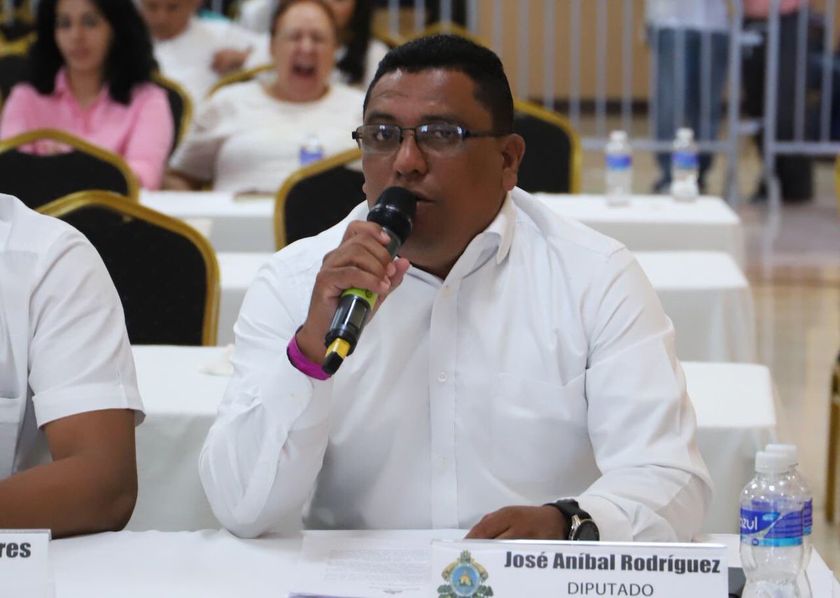 Congreso_HND's tweet photo. Proyecto| Merlin Andrades
Ordenar a la comisión de presupuesto del CN la creación de una partida de L2,5 millones en el presupuesto 2020 a favor de #IDECOAS exclusivamente para la construcción, mantenimiento y electrificación de canchas en Choluteca.

#SesiónLegislativa https://t.co/H8xbnKD96i