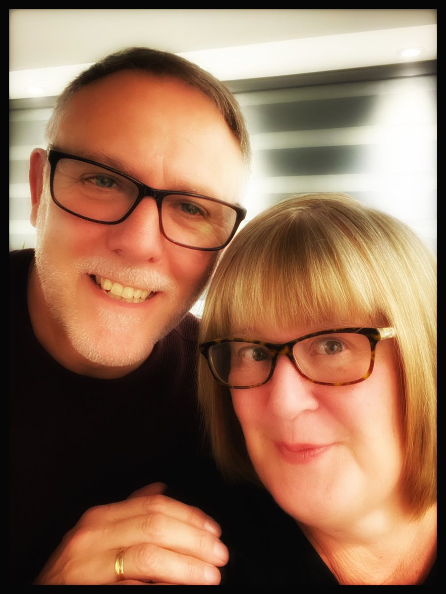 beaverbrookes23's tweet photo. Good morning Twitterati! Today I shall be mostly getting used to my fabliss short hair again created for my dear friend Ronnie who does hair &amp; make up on all the big films &amp; tv shows. Have a good one. #ronnie #alberico #tv #hairdresser #film https://t.co/2vdqRCwPXy