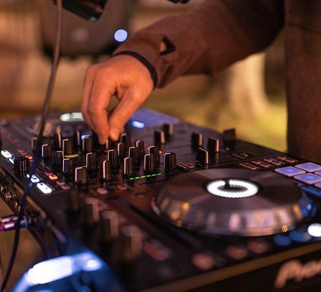 busyframes's tweet image. My hand “dropping the bass”... Although this pic is way more about controlling that sweet depth of field / bokeh. Thanks @codylannom 📷 🙏🏽 ift.tt/2KE4NFs