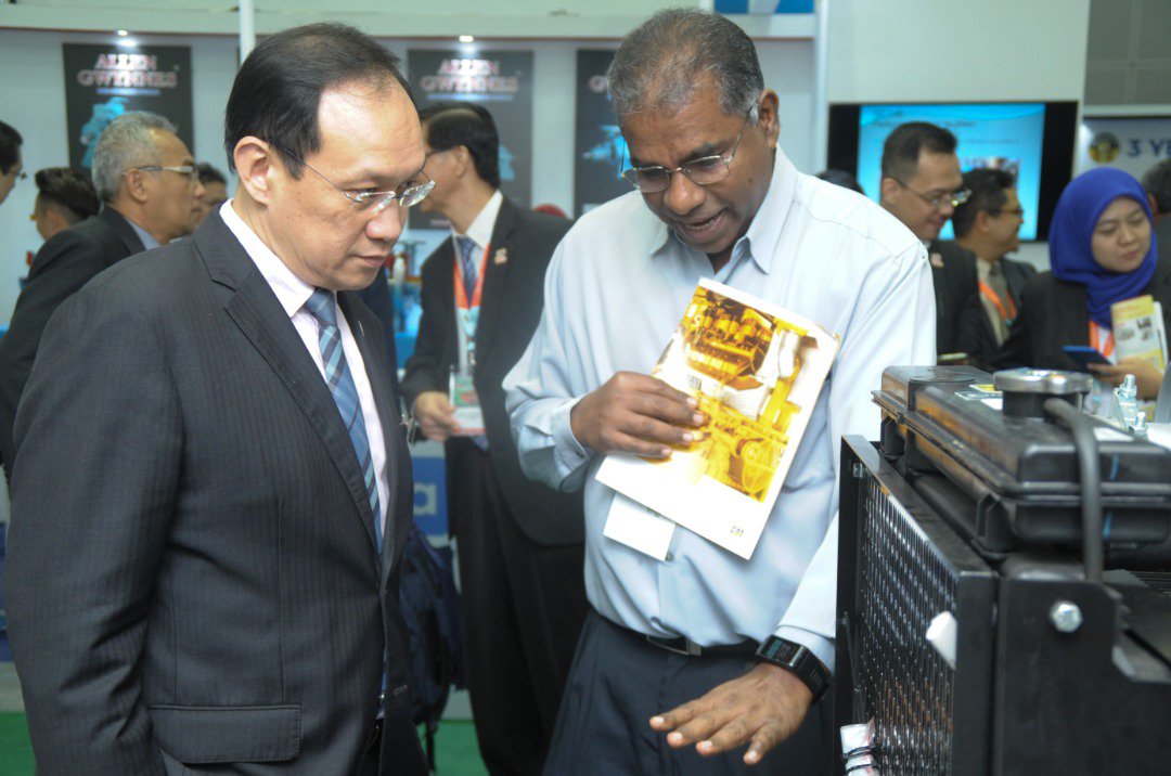 mpob_tweets's tweet photo. Dato' Dr. Tan Yew Chong, Secretary General of @my_mpi visited the exhibition booths at PIPOC2019 yesterday.
@YewChongMPI
#pipoc2019 https://t.co/vvLx7Yqwkl