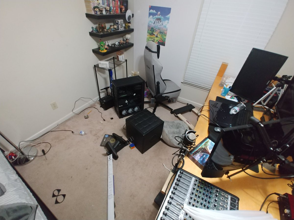 Llama_SoL's tweet photo. Someone please let me never fucking do this again. Moved my 8ft desk by myself using 2 moving dollys. Actually had one of my 2x4s come out.
#pcmr #ceftw #computer #desk https://t.co/z5un9E0RAi