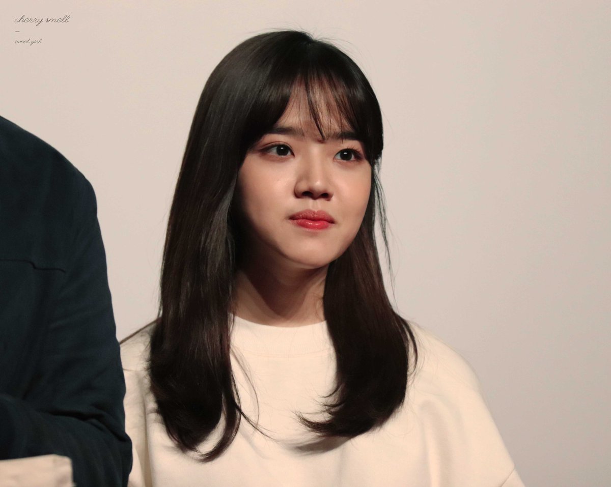 [190301 영화 '증인' 3주차무대인사(부평,부천)] 웃는게 너무 굠한 먕기....😂 https://cherrysmell.tistory.com/entry/190301-movie-stage-greetings… #김향기 #영화_증인...