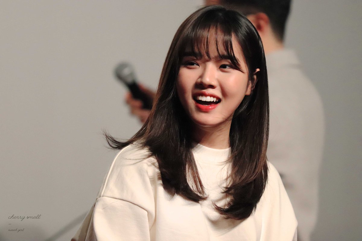 [190301 영화 '증인' 3주차무대인사(부평,부천)] 웃는게 너무 굠한 먕기....😂 https://cherrysmell.tistory.com/entry/190301-movie-stage-greetings… #김향기 #영화_증인...